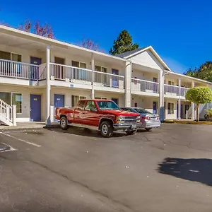 Hotel 6 Mall - 205, Portland